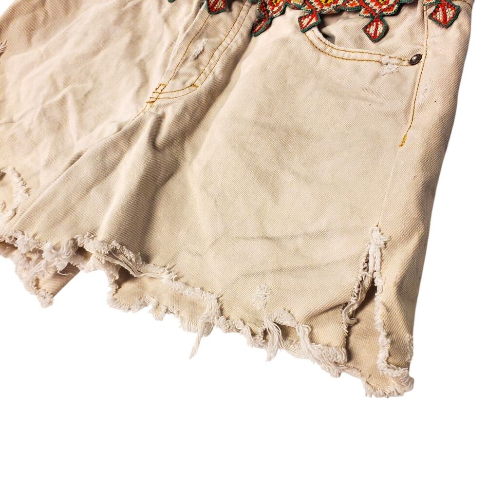 FREE PEOPLE Shorts Womens 29 Beige Borderline Aztec Frayed Button Fly Embroider - Picture 6 of 9